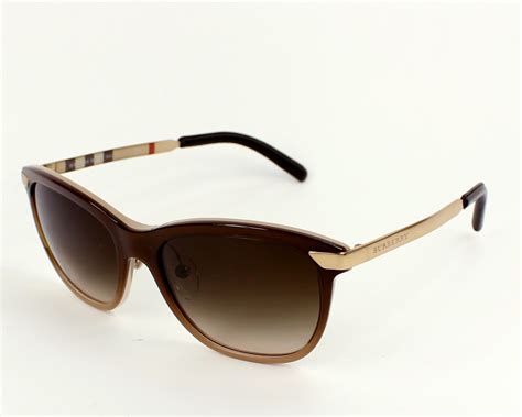 Lunette de soleil Burberry .